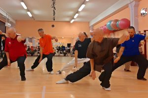 Allievi durante una lezione di Tai Chi Chuan